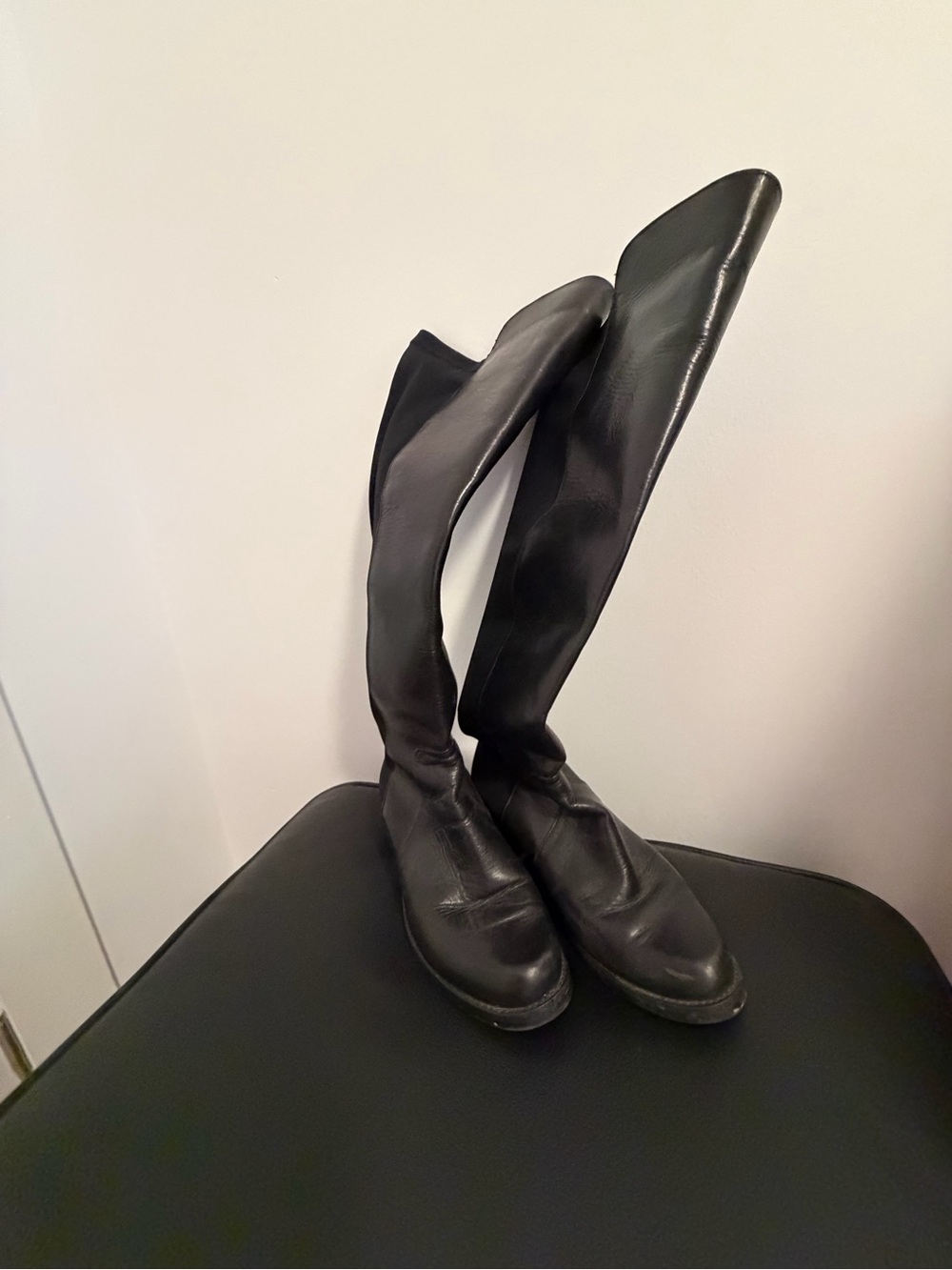 Classic Black Knee-High Women's Leather Boots